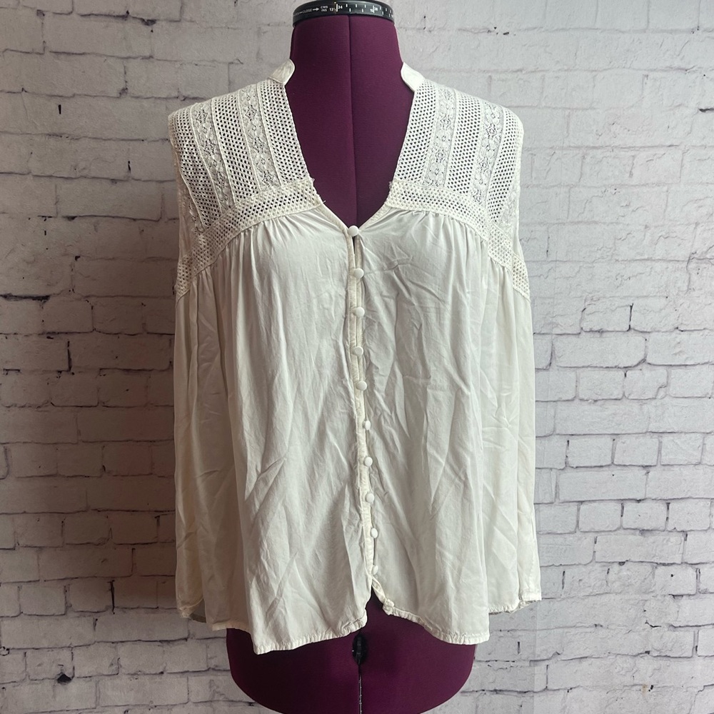 Miss me size large white cream sleeveless blouse